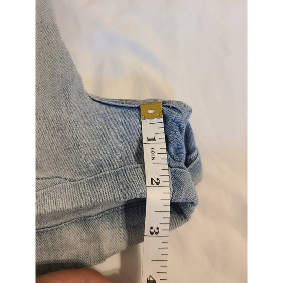 Refuge size 10 women's lightwash distressed cuffed shorts - Picture 7 of 7